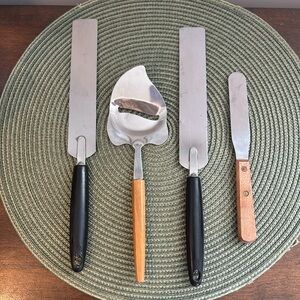Bundle of 4 Vintage Kitchen Hand Tools 3 Ekco Spreaders & 1 Japan Cheese Slicer.